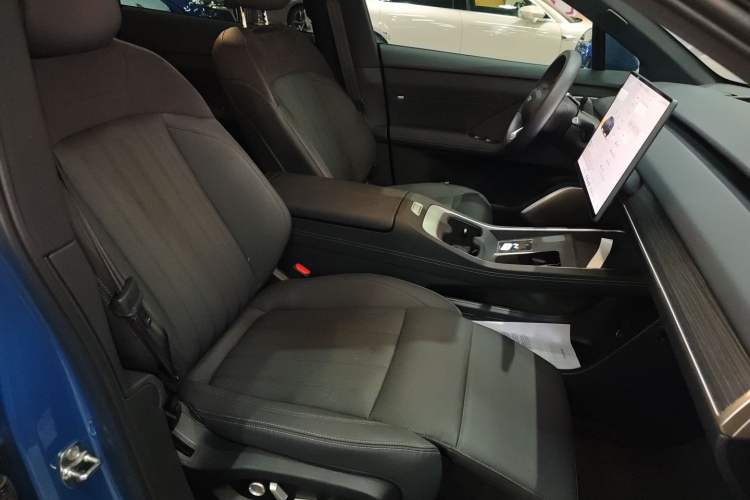 Used ONVO L60 2024 60 kWh Rear-Drive Version
