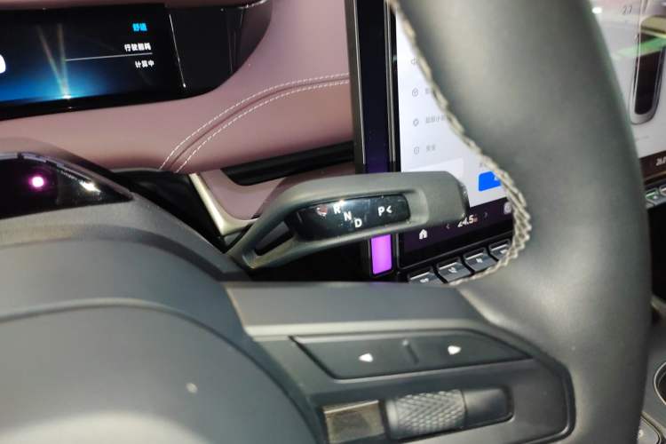 Used  SU7 2024 Rear-Drive Ultra-Long Range Advanced Pro-Level Intelligent Driving Version
