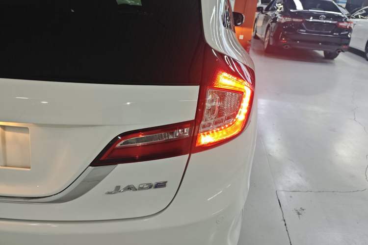 Used Honda Jade 2013 1.8L automatic Comfort version 5 seats
