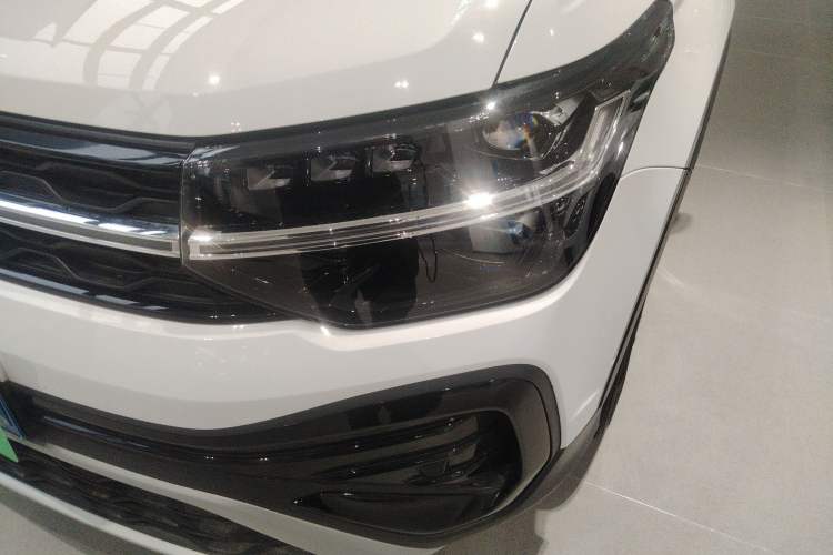 Used Volkswagen Tharu 2024 300TSI Two-Wheel-Drive Moon Luxury Edition