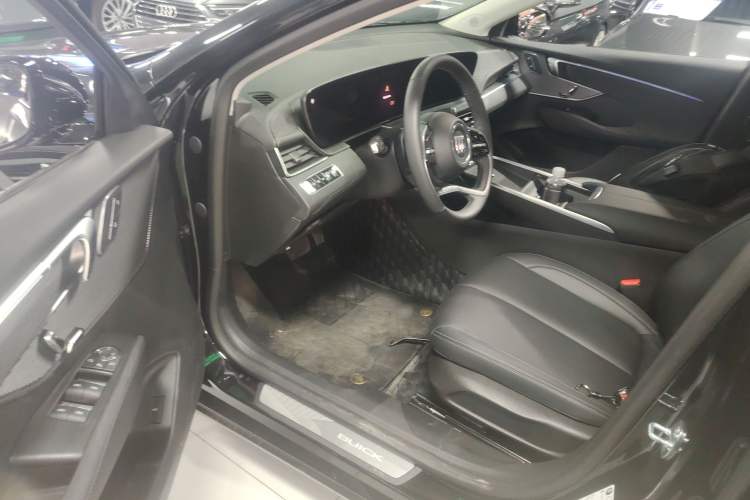 Used Buick LaCrosse 2025 28T Platinum Edition
