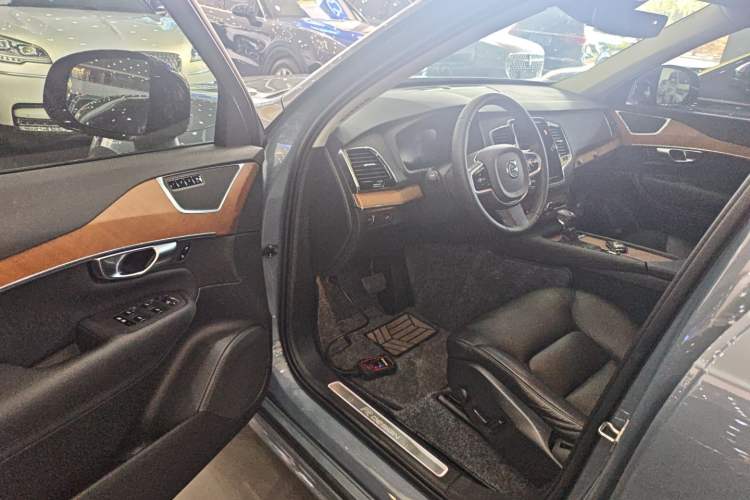 Used Volvo XC90 2020 T6 Zhiyi Sport Edition 7-Seater
