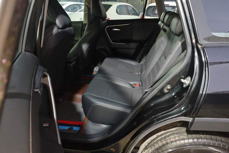 Used Toyota Wildlander 2021 2.0L CVT 4x4 Luxury Edition
