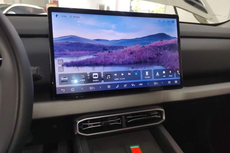 Used  Titanium 3 2025 501 km All-Wheel Drive Intelligent Driving Max Edition