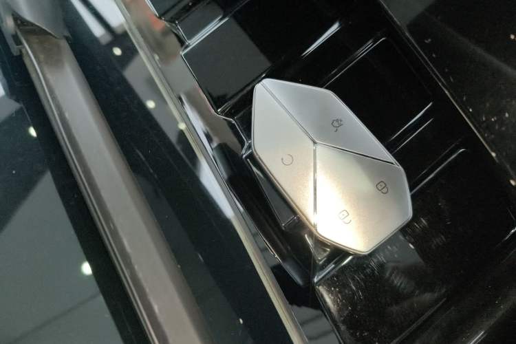 Used  Leopard 5 2023 Explore Edition