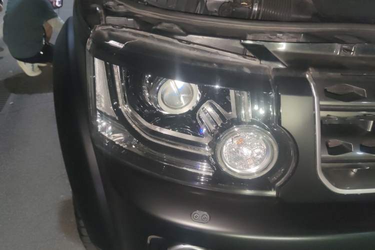 Used Land Rover Discovery 2016 3.0 SC Obsidian Black Heritage Edition SE
