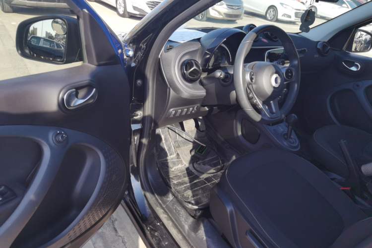 Used  forfour 2016 1.0L 52 kW Passion Edition
