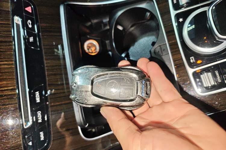 Used Mercedes-Benz GLC 2018 Facelift GLC 260 4MATIC Luxury Edition
