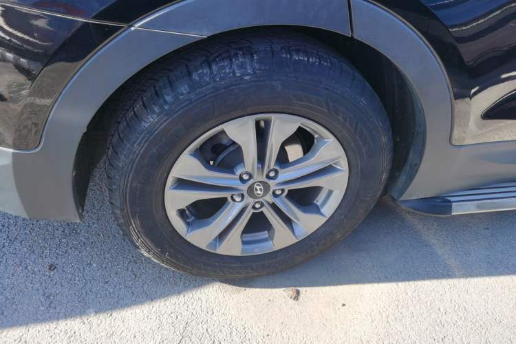 Used Hyundai Santa Fe 2013 Revised Version 2.4L Automatic All-Wheel Drive Smart Type