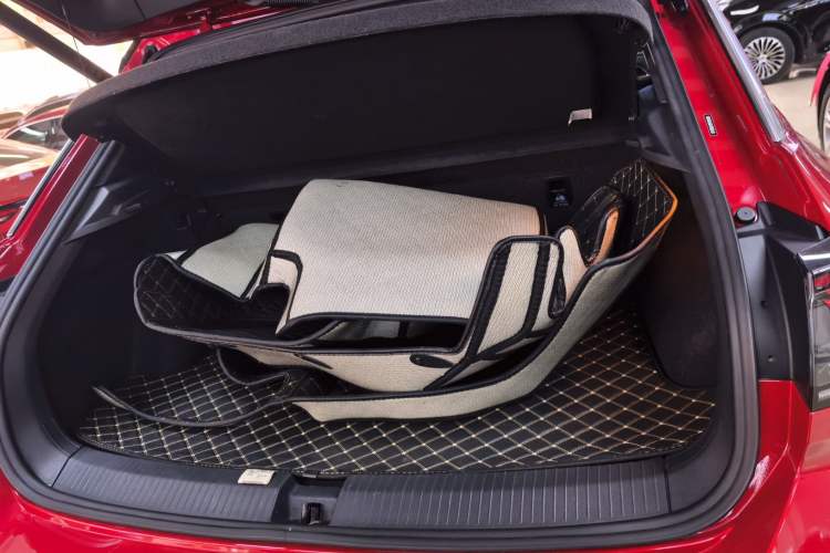 Used Volkswagen T-ROC 2023 300TSI DSG Two-Wheel-Drive Chen Guang Edition