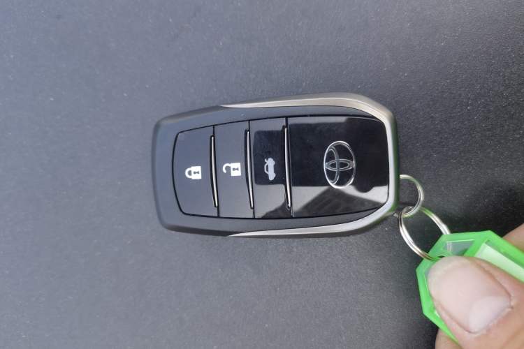 Used Toyota Camry 2016 2.5G 10th Anniversary Deluxe Navigation Edition
