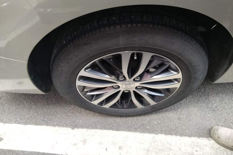 Used Buick GL8 2023 ES Lu Zun Deluxe Model
