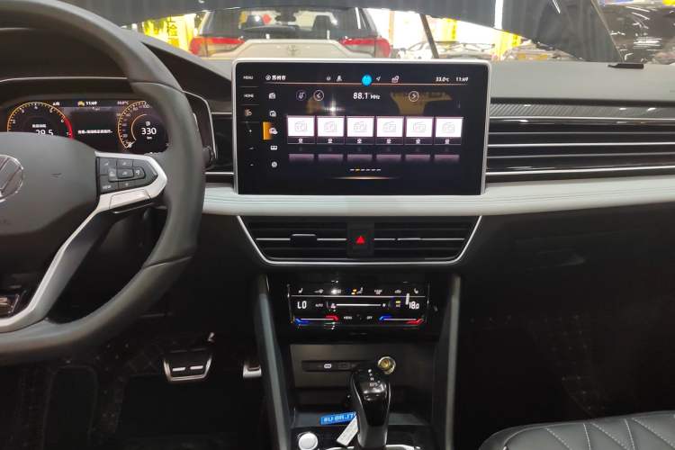 Used Volkswagen Tiguan L 2024 Outstanding Model 330TSI Automatic Two-Wheel Drive R-Line Dragon Glory Edition