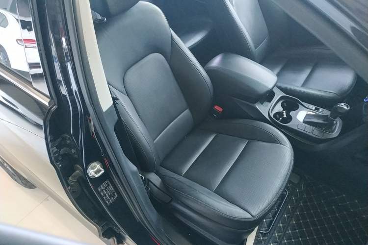 Used Hyundai Santa Fe 2013 2.4L Automatic Two-Wheel Drive Smart Version