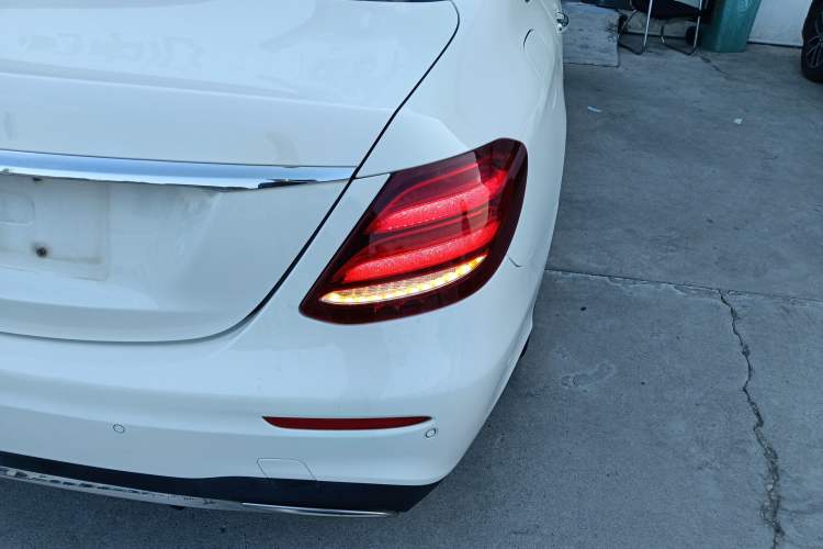 Used Mercedes-Benz E-Class 2016 E 300 L Sporty and Stylish Model
