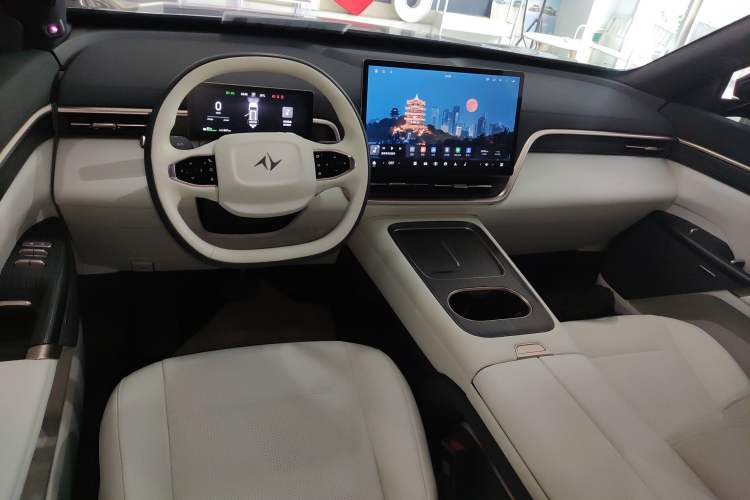 Used  eπ008 2024 636Max All-Electric Version 6 Seats
