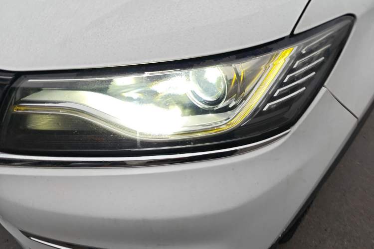 Used Roewe RX5 2016 20T Two-Wheel Drive Automatic Internet Smart Edition
