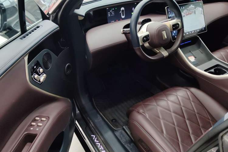 Used  11 2024 730 Luxury Edition with Three Lasers and Rear-Wheel Drive
