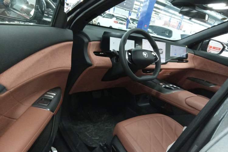 Used Changan CS75 PLUS 2025 4th Generation 1.5T New Blue Whale Smart Luxury Edition
