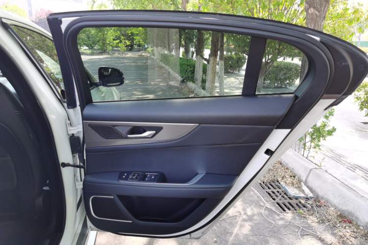 Used Jaguar XEL 2020 2.0T 200PS R-DYNAMIC Youth Sports Edition
