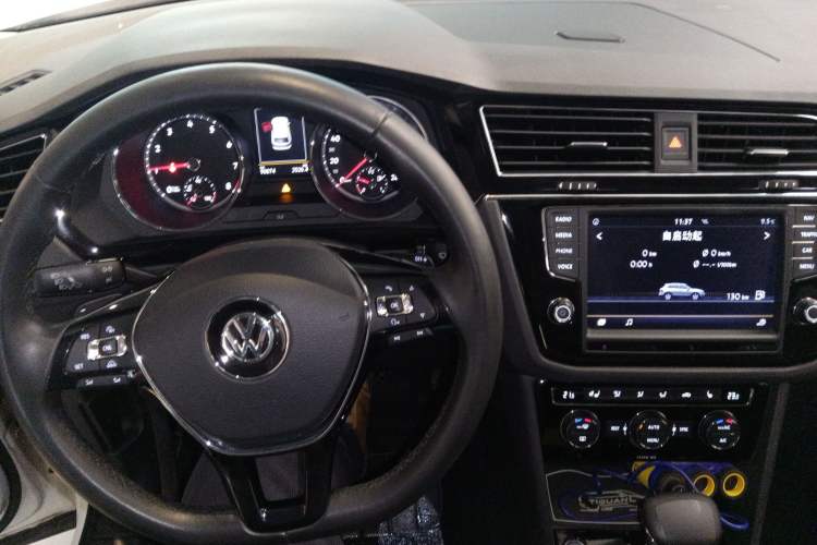 Used Volkswagen Tiguan L 2017 330TSI Automatic Two-Wheel Drive Luxury Edition