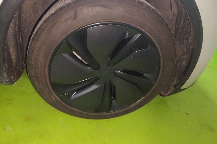 Used Tesla Model Y 2025 Rear-Wheel-Drive Version
