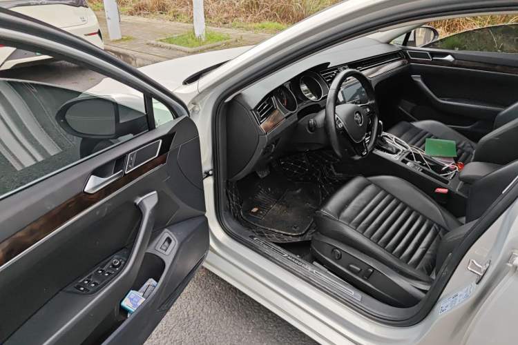 Used Volkswagen Magotan 2019 330TSI DSG Leading Model China VI Standard
