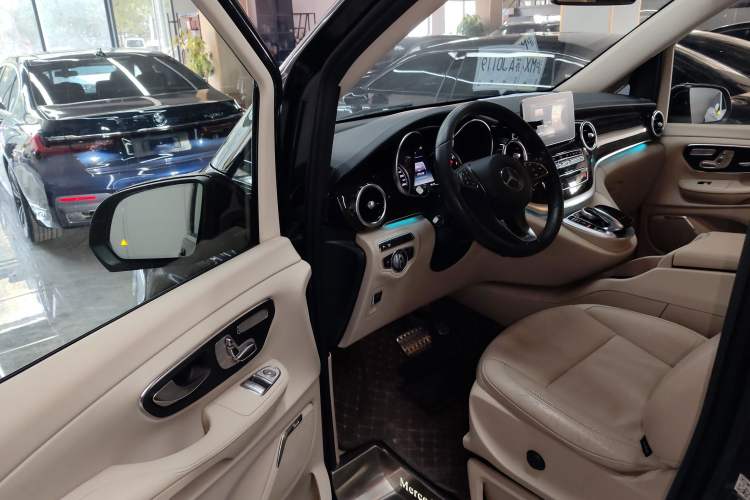 Used Mercedes-Benz V-Class 2017 V 260 Prestige Edition
