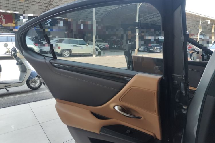 Used Lexus ES 2020 300h Premier Edition
