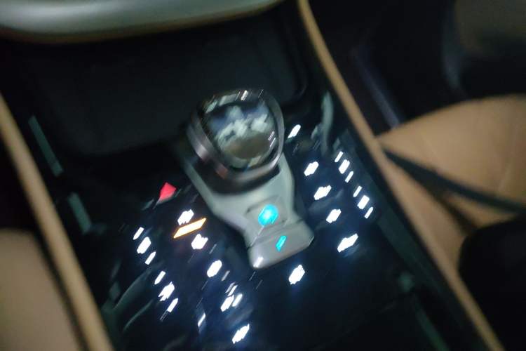 Used Denza D9 2024 DM-i 980 Four-Wheel Drive Prestige Model
