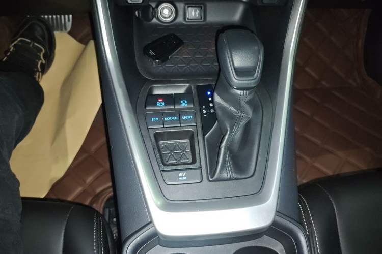 Used Toyota RAV4 2020 Dual-Engine 2.5L E-CVT Two-Wheel Drive Elite Edition
