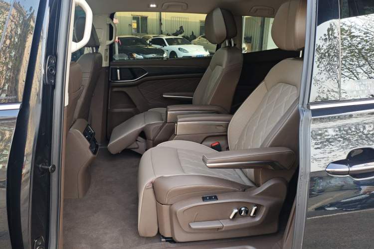 Used Volkswagen Viloran 2024 380TSI Premium Edition
