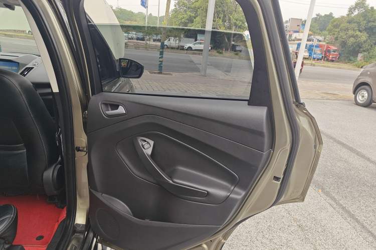 Used Ford Kuga 2017 EcoBoost 180 Two-Wheel-Drive Elite Trim
