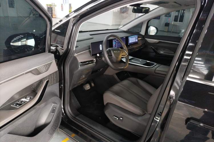 Used SAIC MAXUS G70 2024 2.0T Automatic Luxury Edition 7 Seats