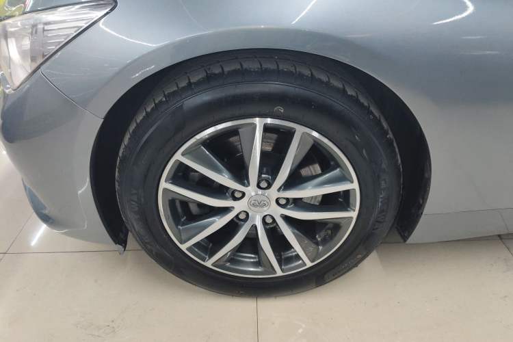 Used Infiniti Q50 2014 2.0T Comfort Edition
