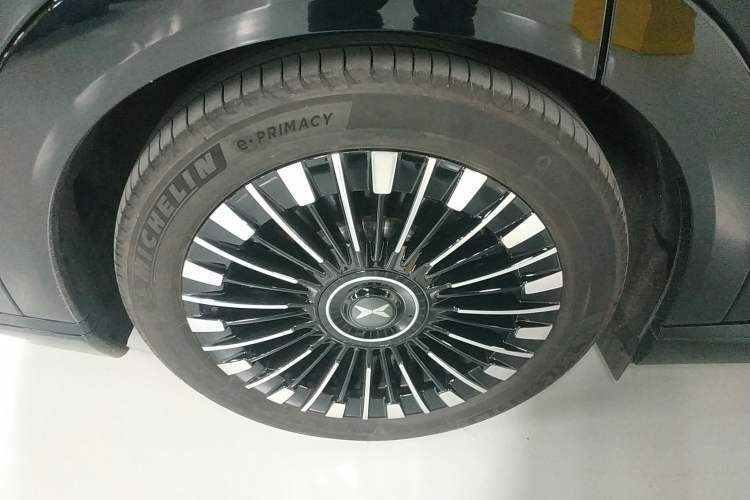 Used XPeng X9 2025 740 Ultra-Long Range Max
