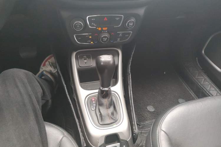 Used Jeep Compass 2017 200T Automatic Family Edition
