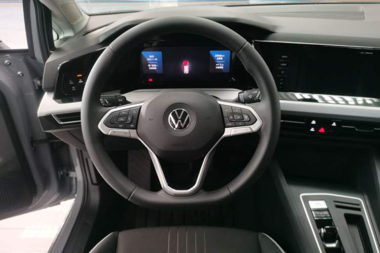 Used Volkswagen Golf 2023 Facelift 280TSI DSG Pro
