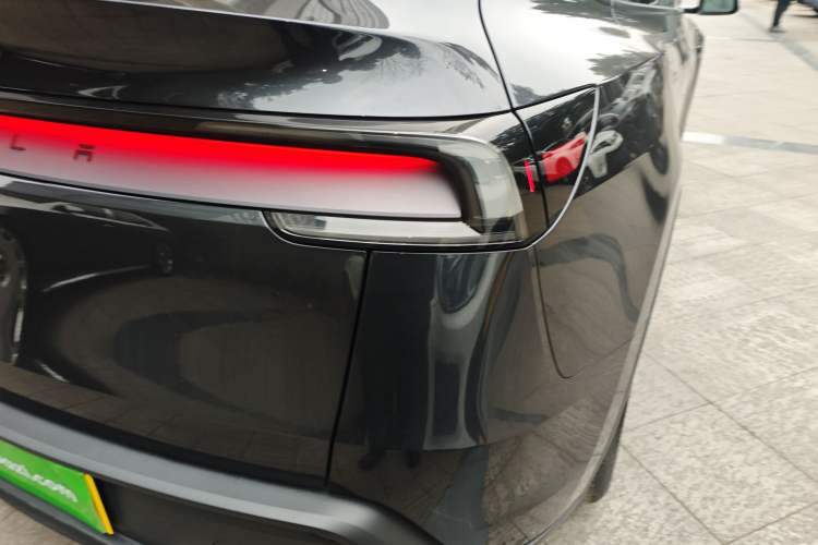 Used Tesla Model Y 2025 Long-Range All-Wheel-Drive Version