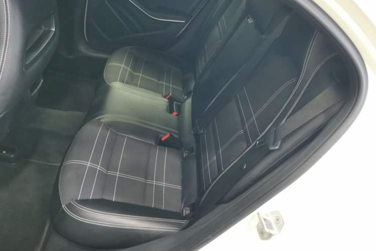 Used Mercedes-Benz A-Class 2015 A 200 Fashion Model
