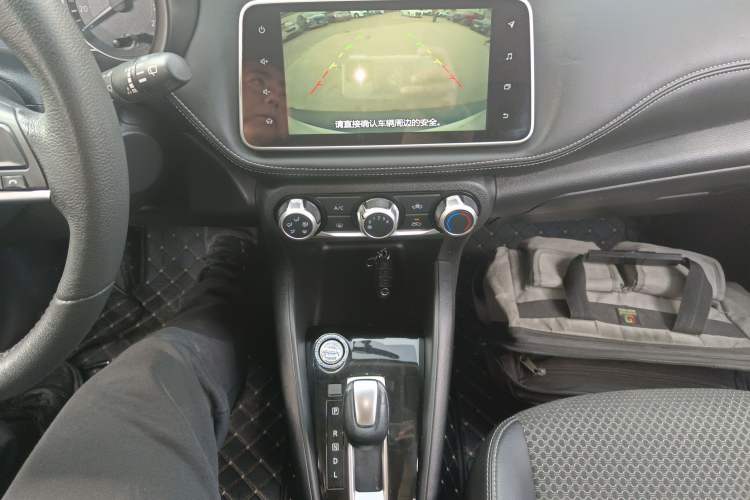 Used Nissan Kicks 2019 1.5L CVT Smart Connect Luxury Edition
