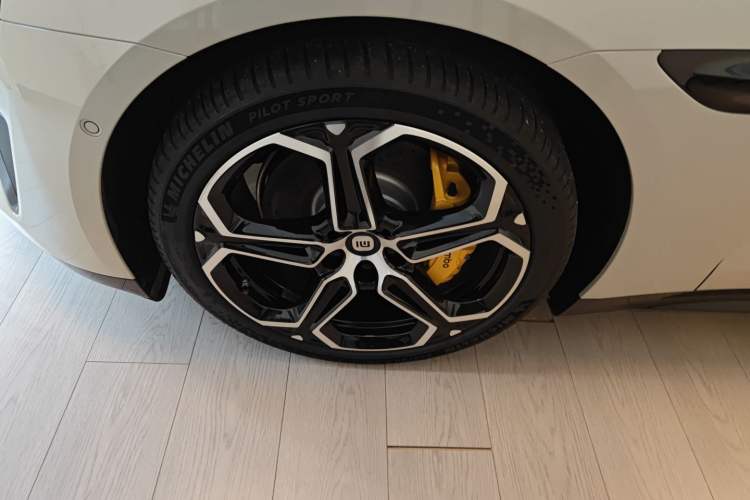 Used  SU7 2024 Rear-Drive Ultra-Long Range Advanced Pro-Level Intelligent Driving Version
