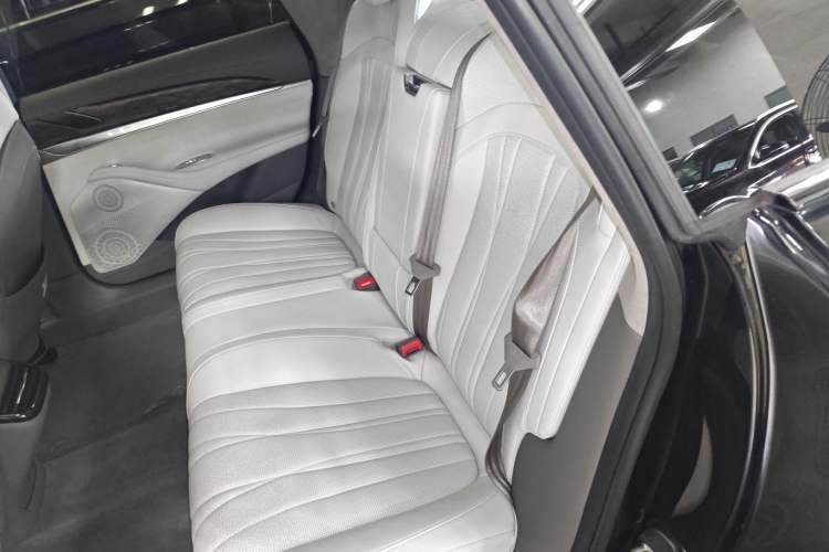 Used  L7 2022 Dynamic Model