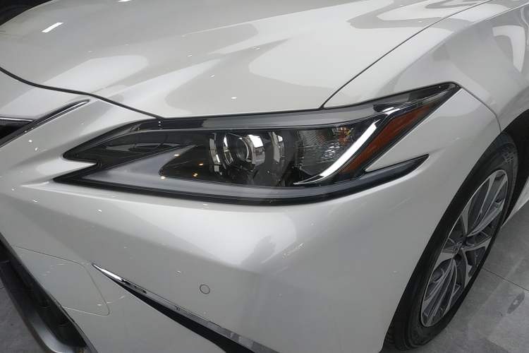 Used Lexus ES 2022 200 Excellence Edition
