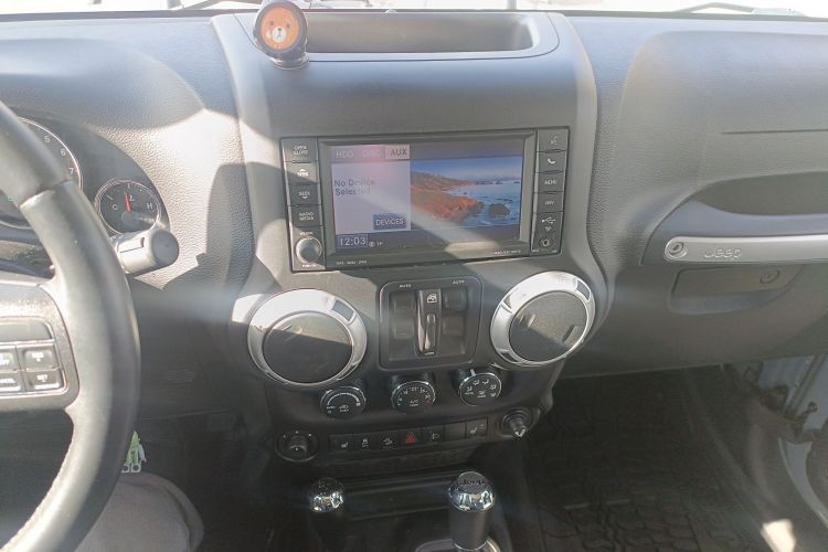 Used  Wrangler 2015 3.6L Rubicon Four-Door Comfort Edition
