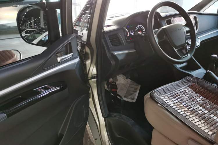 Used FORTHING Lingzhi 2023 M5 1.6L Practical Model 5 Seats
