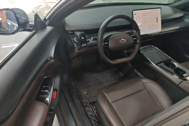 Used  A07 2025 All-Electric "Real Bargain" 525 Luxury Model
