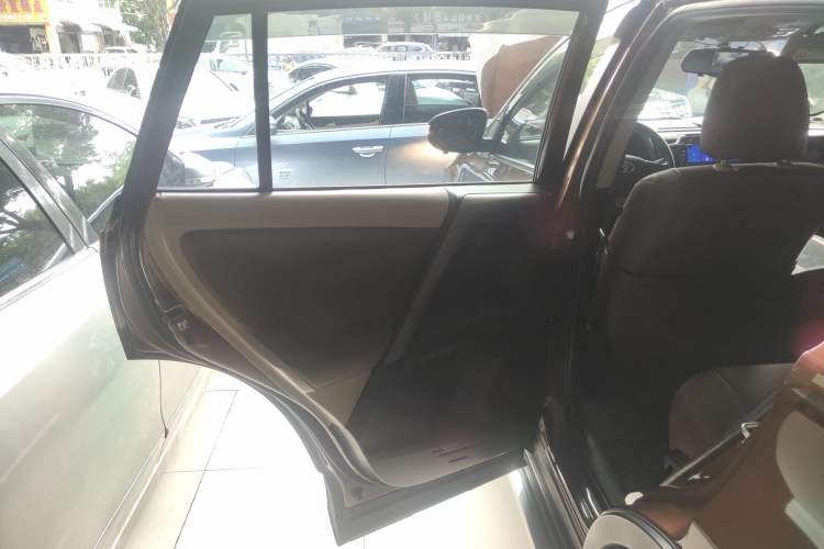 Used Toyota RAV4 2015 2.0L CVT Two-Wheel Drive Urban Edition
