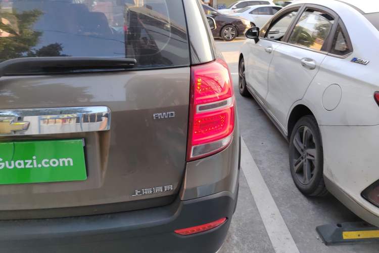 Used Chevrolet Captiva 2015 2.4L 4x4 Flagship Edition 7-Seater
