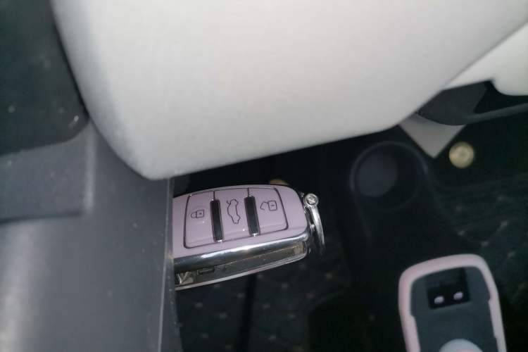 Used Chery QQ Ice Cream 2022 170km Sundae Phosphate Lithium-Ion